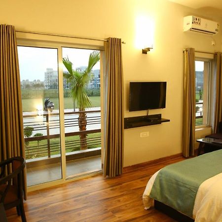 Anandam Clarks Inn Suites Vrindāvan Esterno foto