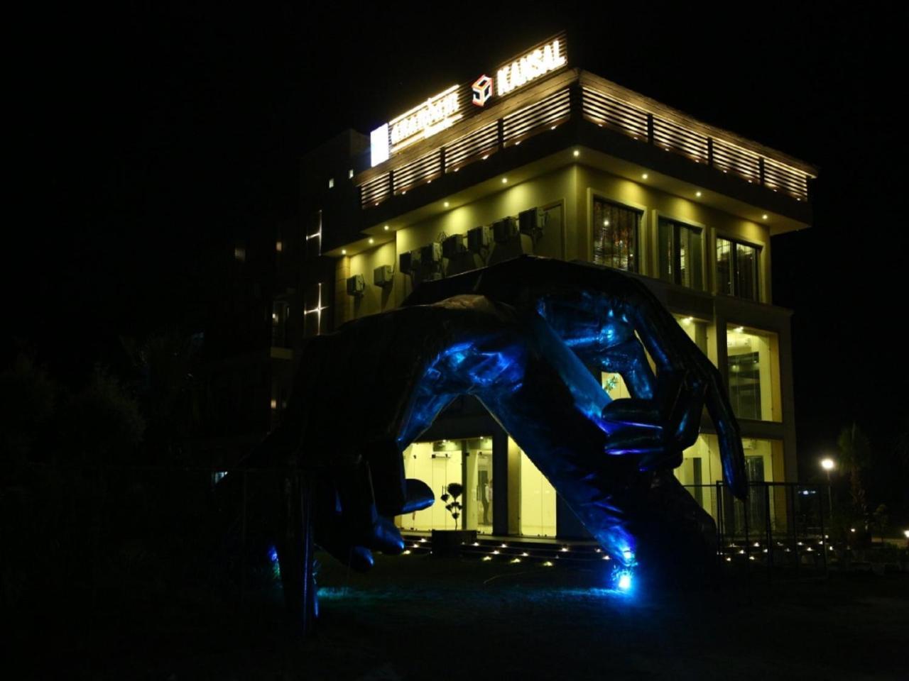Anandam Clarks Inn Suites Vrindāvan Esterno foto