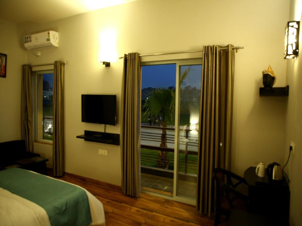 Anandam Clarks Inn Suites Vrindāvan Esterno foto