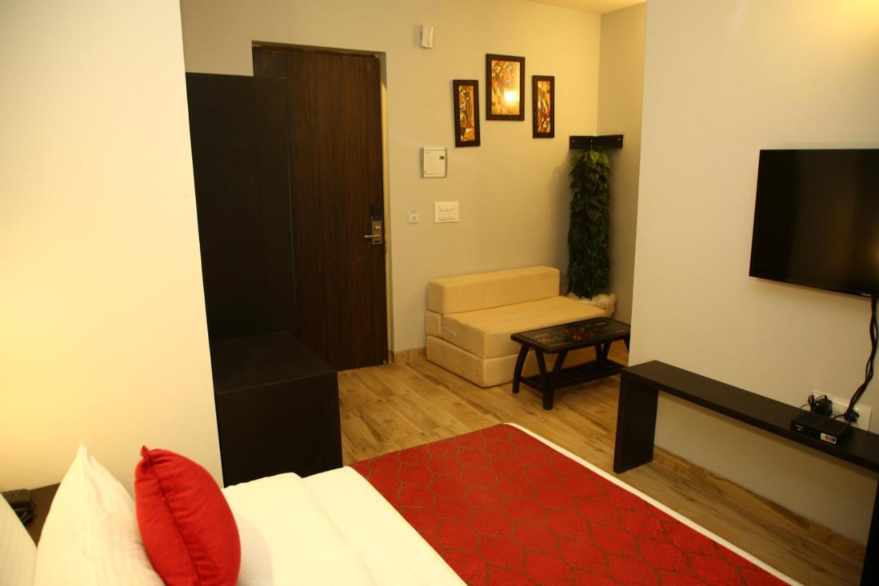 Anandam Clarks Inn Suites Vrindāvan Esterno foto