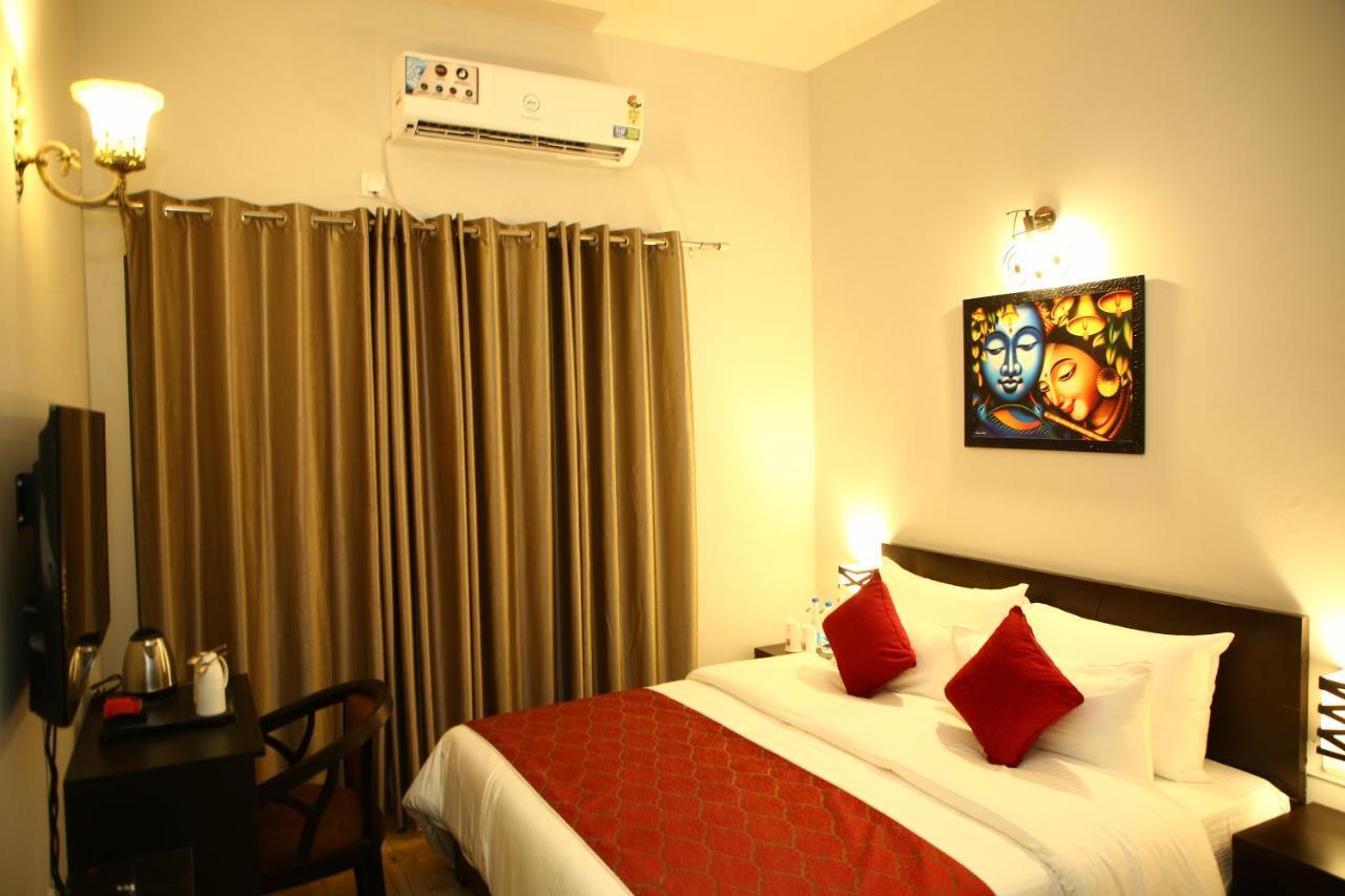Anandam Clarks Inn Suites Vrindāvan Esterno foto