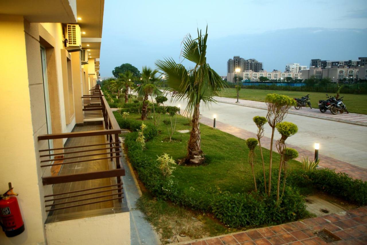 Anandam Clarks Inn Suites Vrindāvan Esterno foto