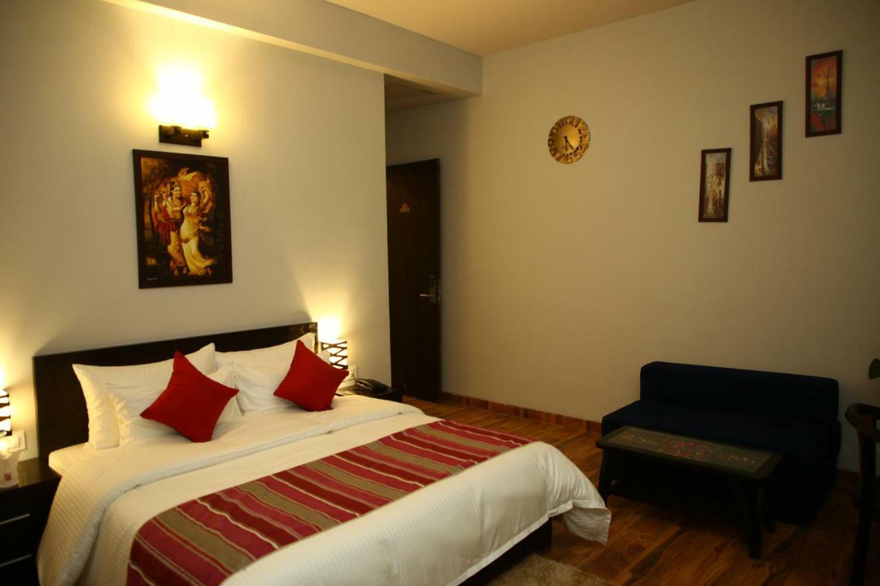 Anandam Clarks Inn Suites Vrindāvan Esterno foto