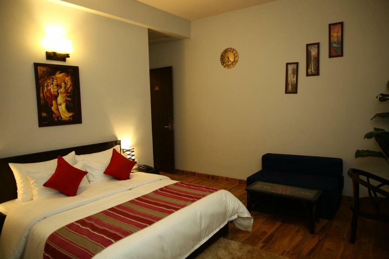 Anandam Clarks Inn Suites Vrindāvan Esterno foto