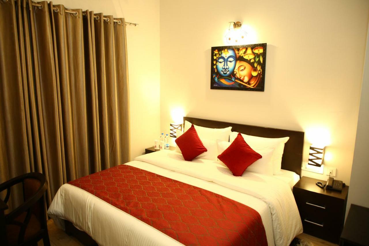 Anandam Clarks Inn Suites Vrindāvan Esterno foto