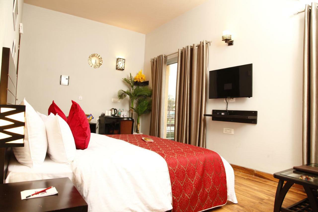 Anandam Clarks Inn Suites Vrindāvan Esterno foto