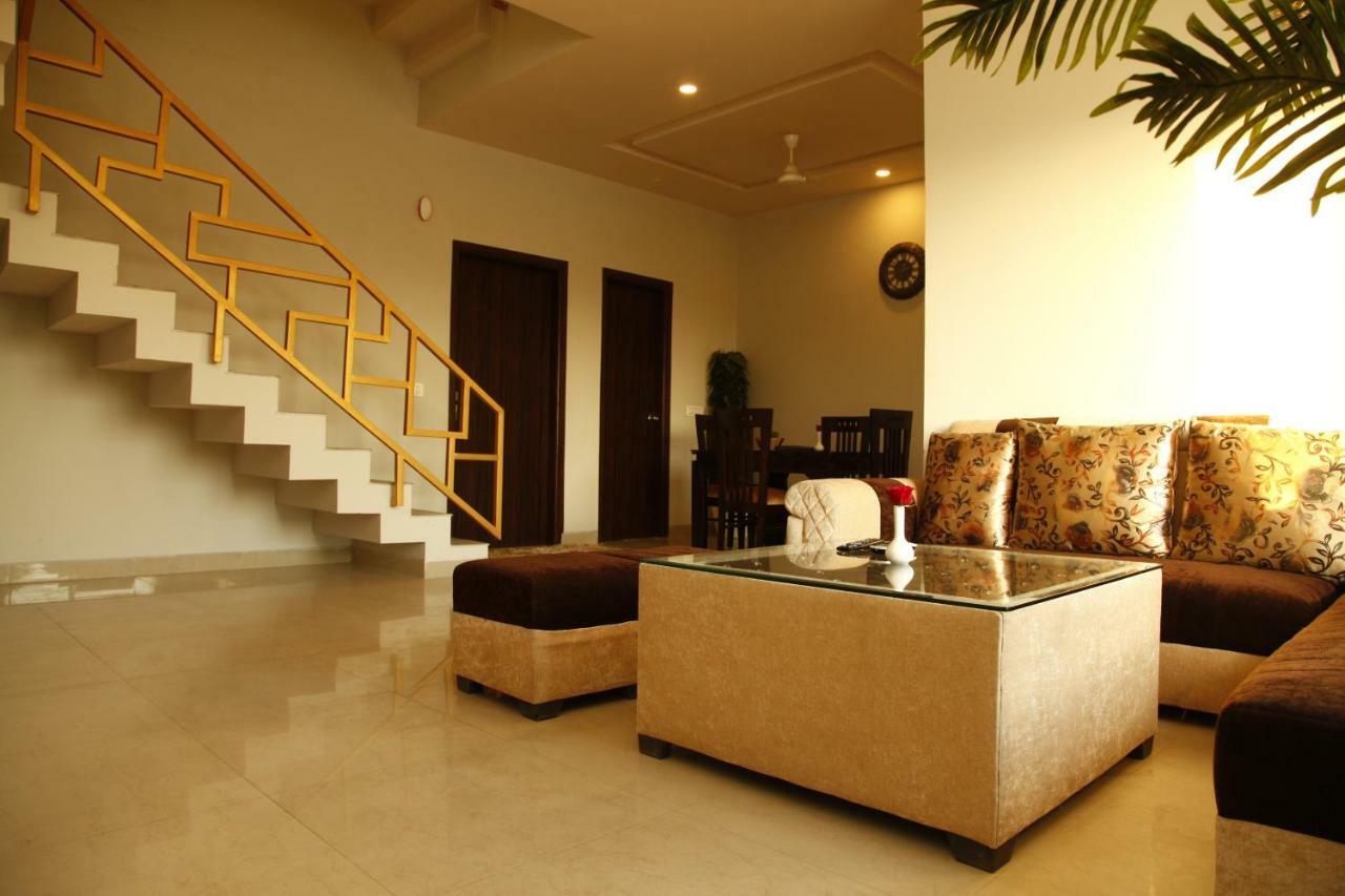 Anandam Clarks Inn Suites Vrindāvan Esterno foto