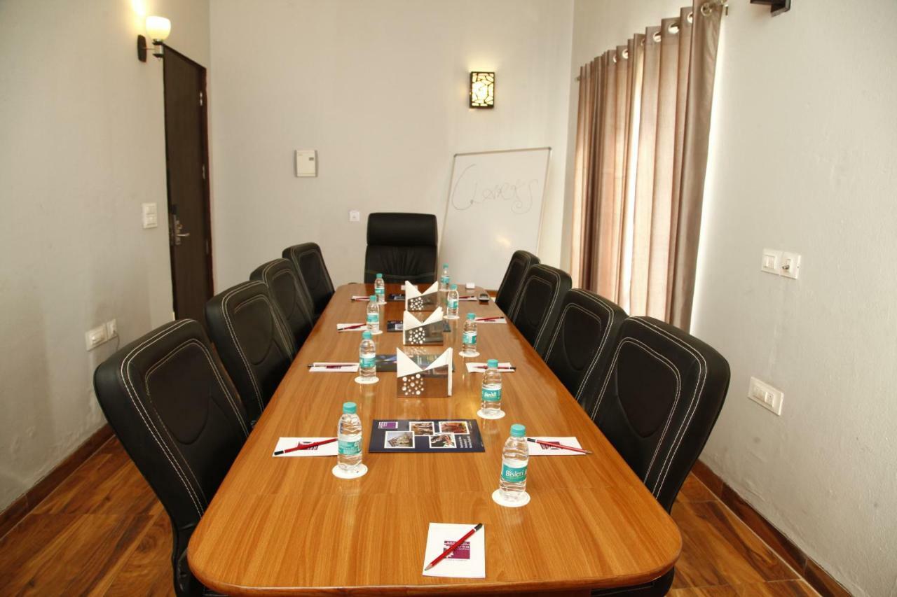 Anandam Clarks Inn Suites Vrindāvan Esterno foto