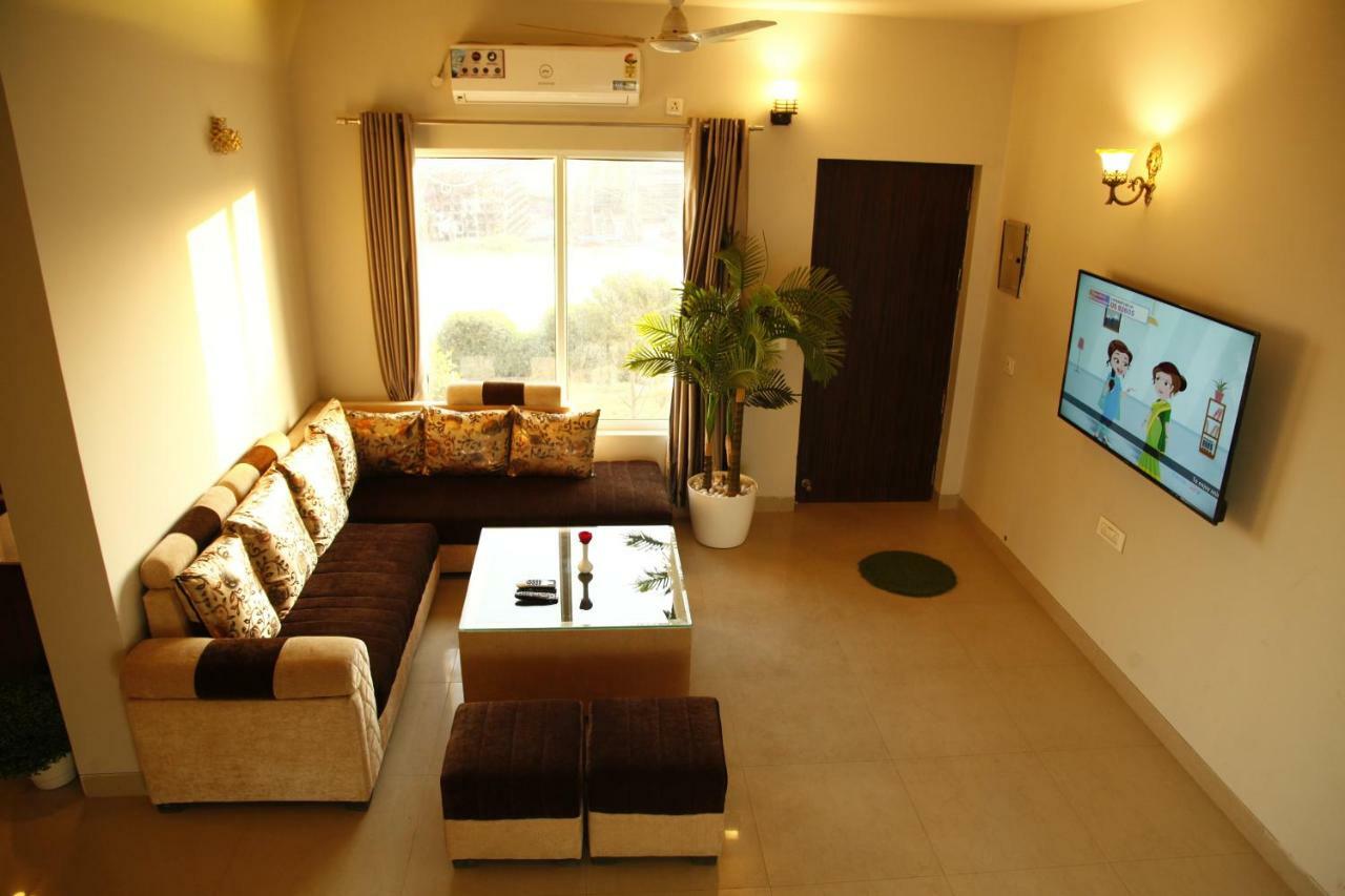 Anandam Clarks Inn Suites Vrindāvan Esterno foto