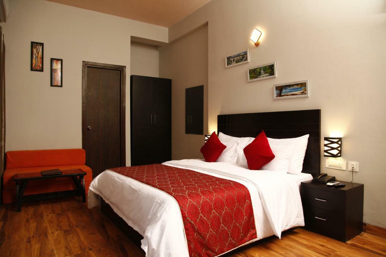 Anandam Clarks Inn Suites Vrindāvan Esterno foto