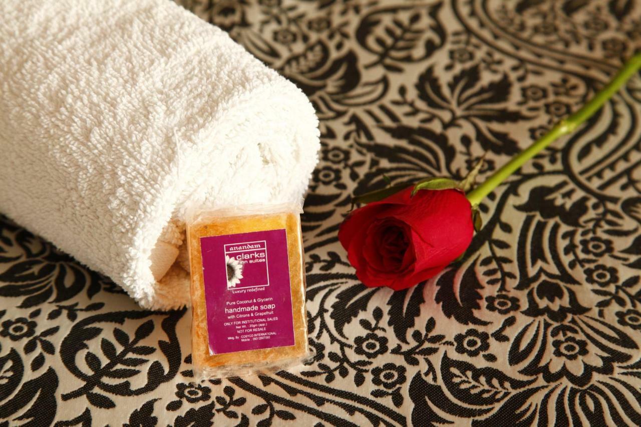 Anandam Clarks Inn Suites Vrindāvan Esterno foto