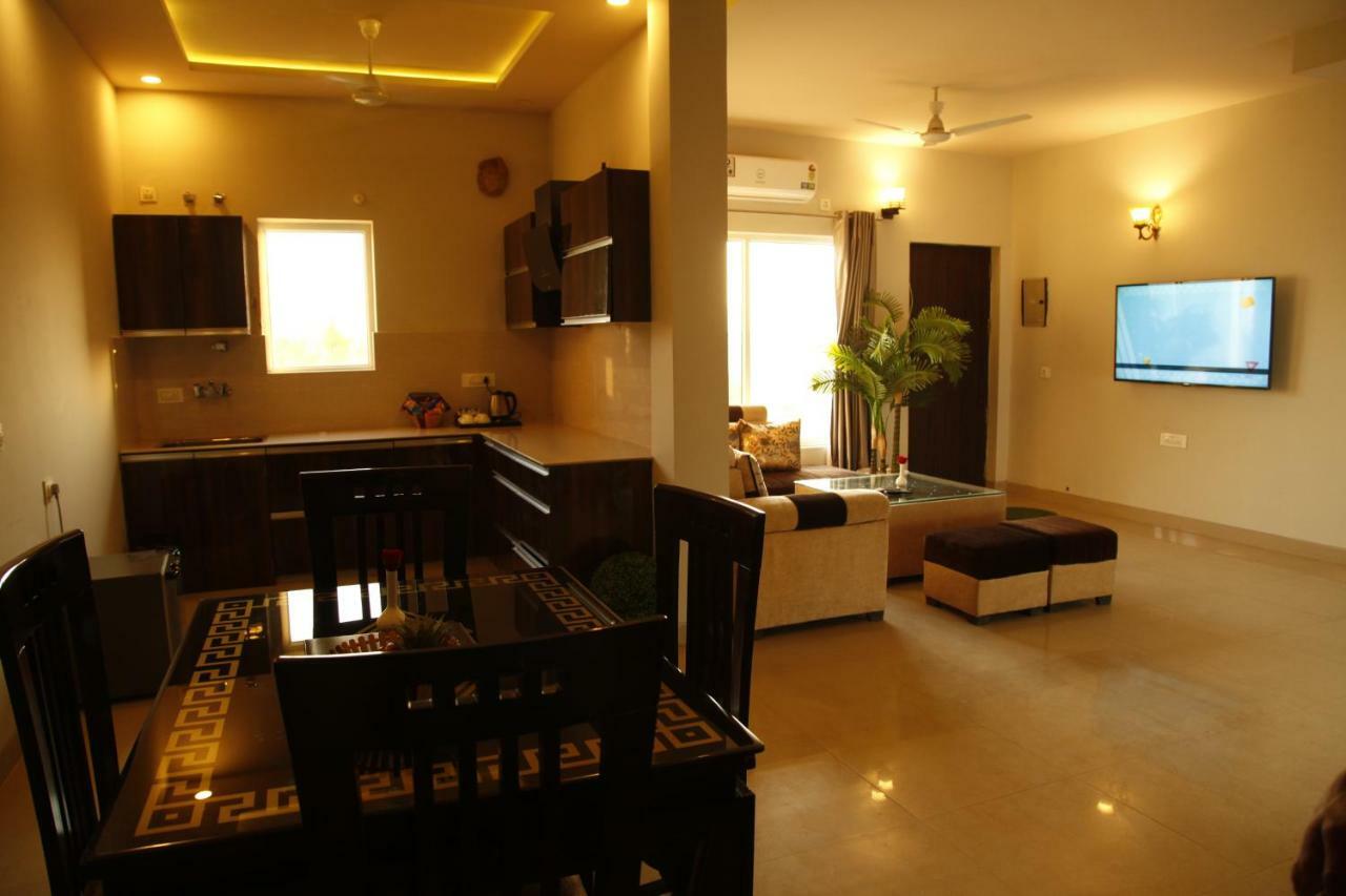 Anandam Clarks Inn Suites Vrindāvan Esterno foto