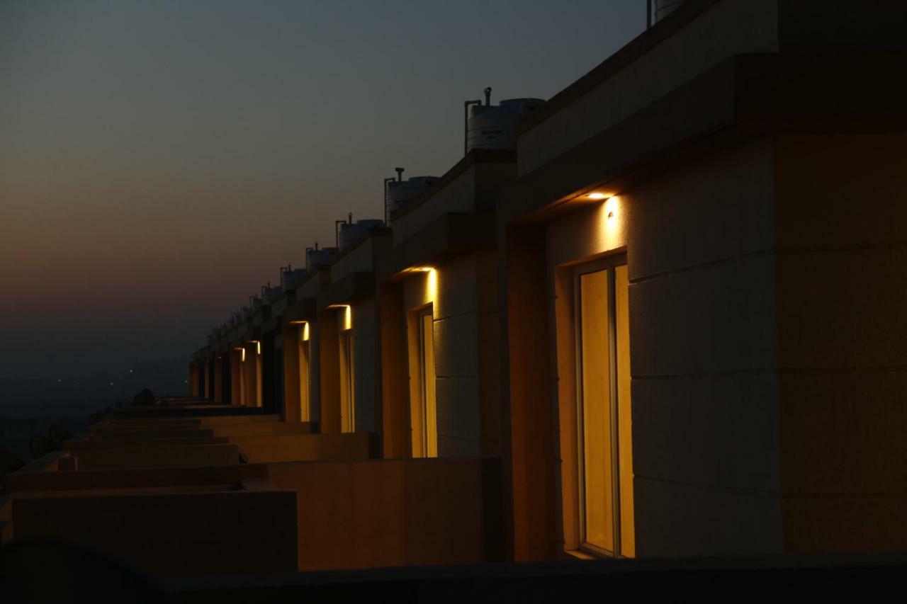 Anandam Clarks Inn Suites Vrindāvan Esterno foto
