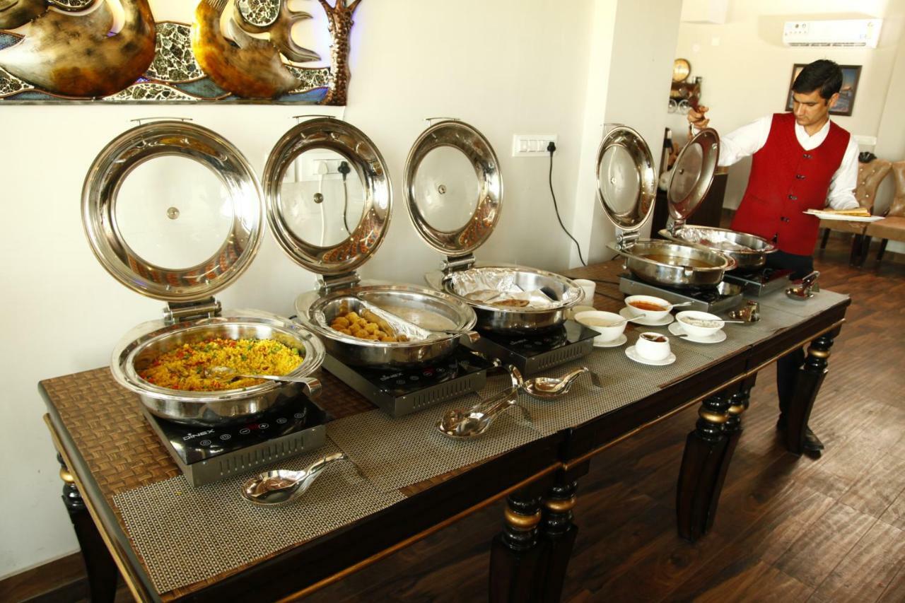 Anandam Clarks Inn Suites Vrindāvan Esterno foto