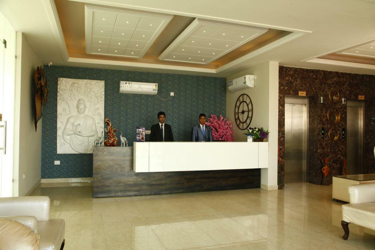 Anandam Clarks Inn Suites Vrindāvan Esterno foto